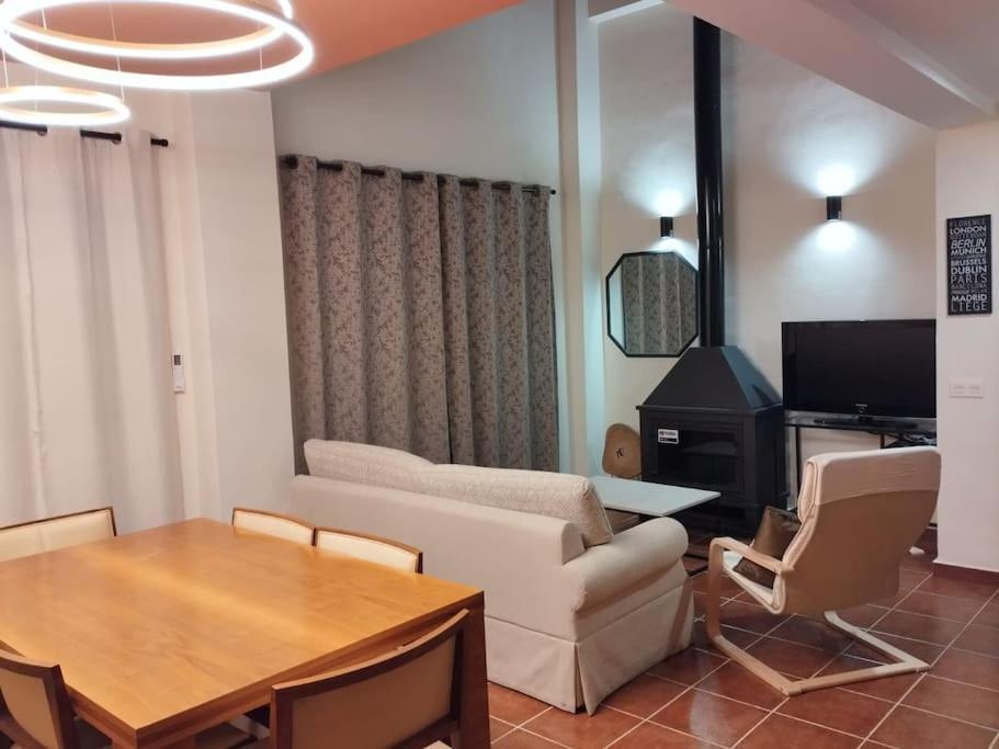 Suite En Sierramagna, Piscina Abierta El Ronquillo Екстер'єр фото
